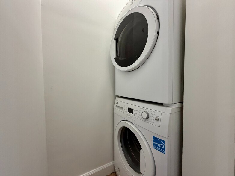 Building Photo - 346 W 52nd St