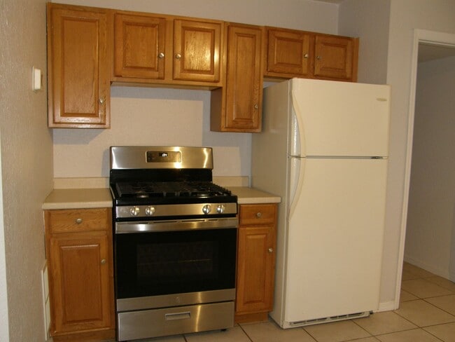 Building Photo - Multi Generation Rental Home centrally located in Spring Hill