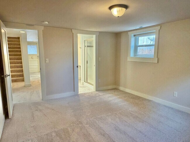 Building Photo - Charming Phinney Ridge Retreat - Spacious 3 Bedroom Home w/Fenced Yard & Garage! AVAILABLE NOW!