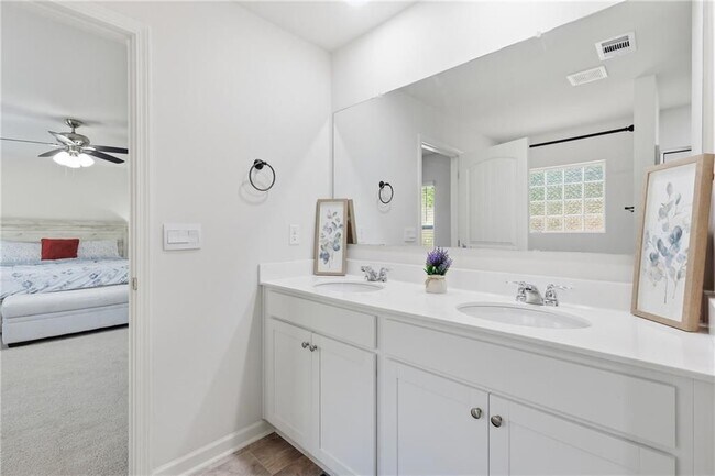 Building Photo - 4910 Bramblett Grove Pl