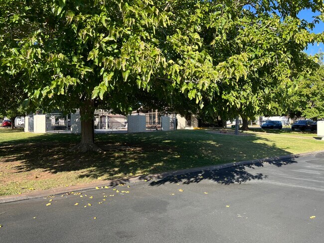 Building Photo - 55 E 700 S