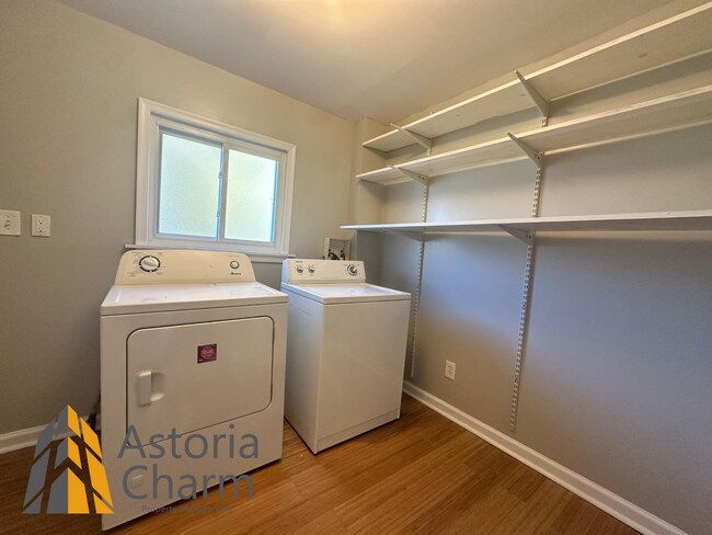 Building Photo - 3 Bedroom Home with Den, Patio/Deck Space, and Fresh Updates