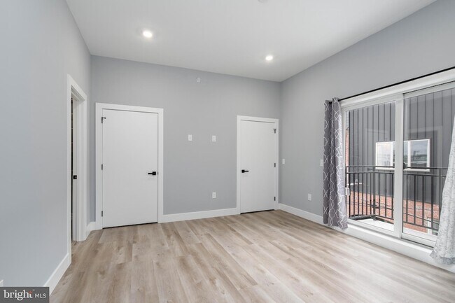 Building Photo - 2323 E Cabot St