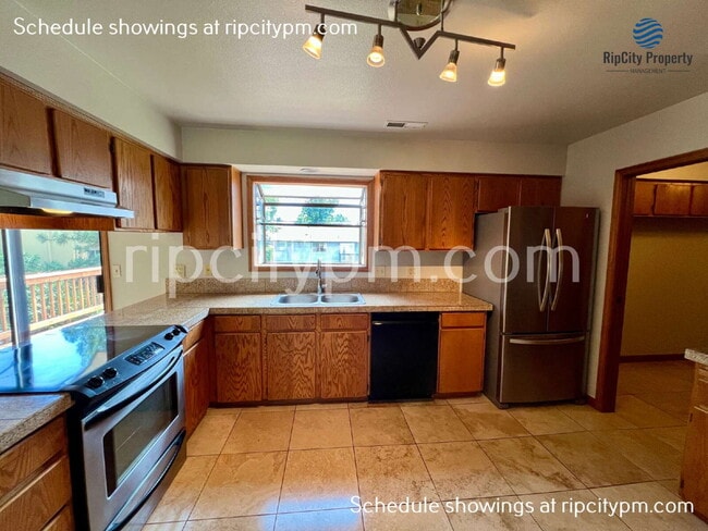 Building Photo - 13241 SW 64th Ave