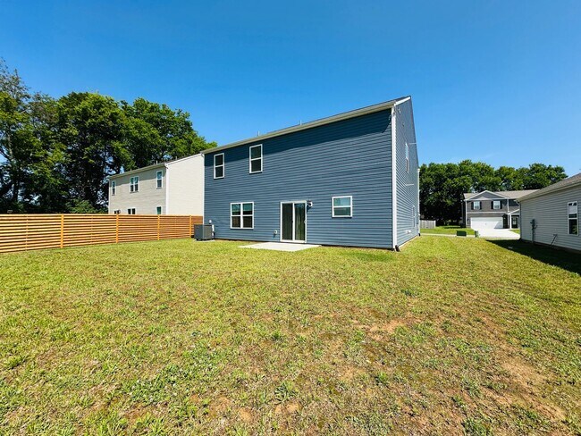 Building Photo - Like-New Modern Living: 2024 Build with Mountain Views