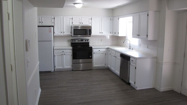 Building Photo - Well-kept 3 bedroom 2 1/2 bath home in the heart of Clemmons