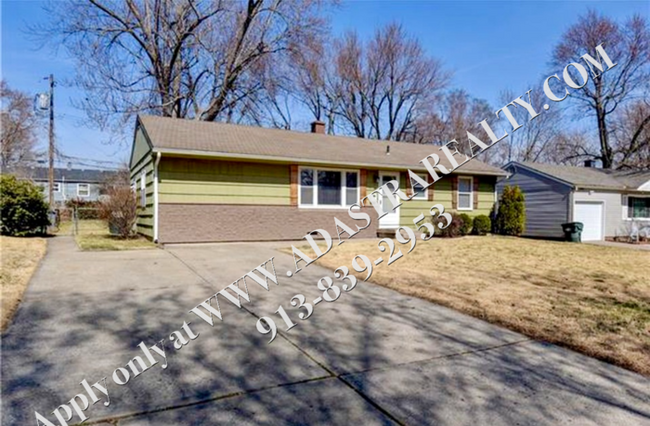 Primary Photo - Cute 3 Bed 1 Bath Ranch in Raytown-Availab...