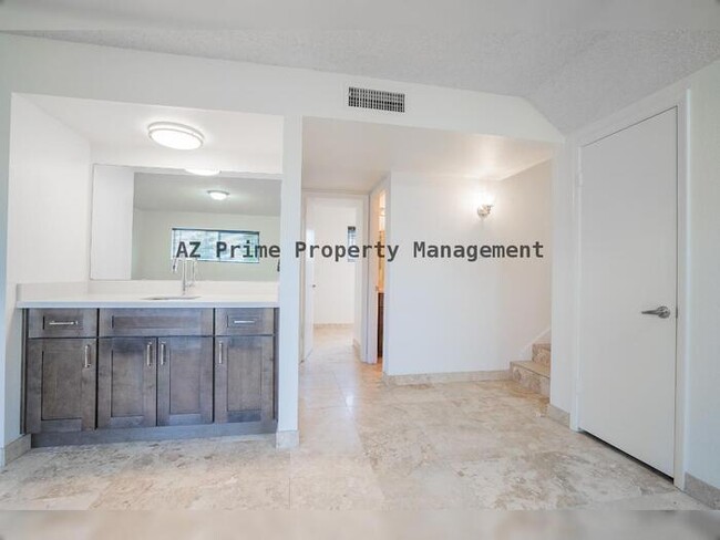 Building Photo - 1104 E Bell De Mar Dr