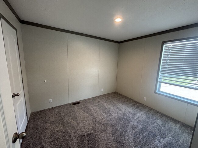 Building Photo - 261 Cambridge Dr