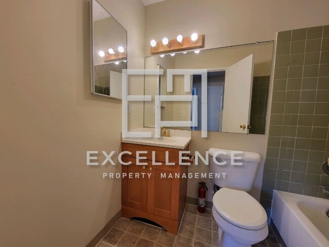 Building Photo - 2/1 Townhouse - Updated Kitchen, Community Pool, Storage, One Side of 2 Car Garage (For Storage)