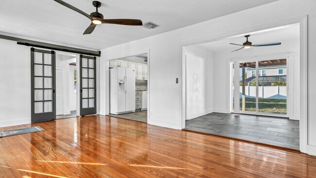 Building Photo - Beautiful S. Tampa 3BR/2BA remodeled home ...
