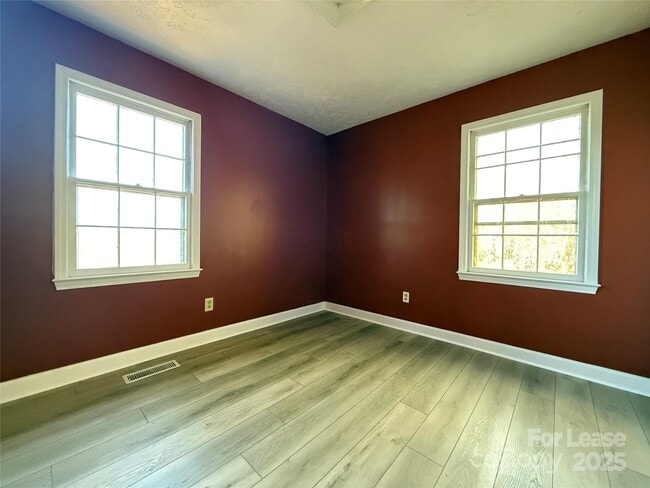 Building Photo - 1552 Airport Rd