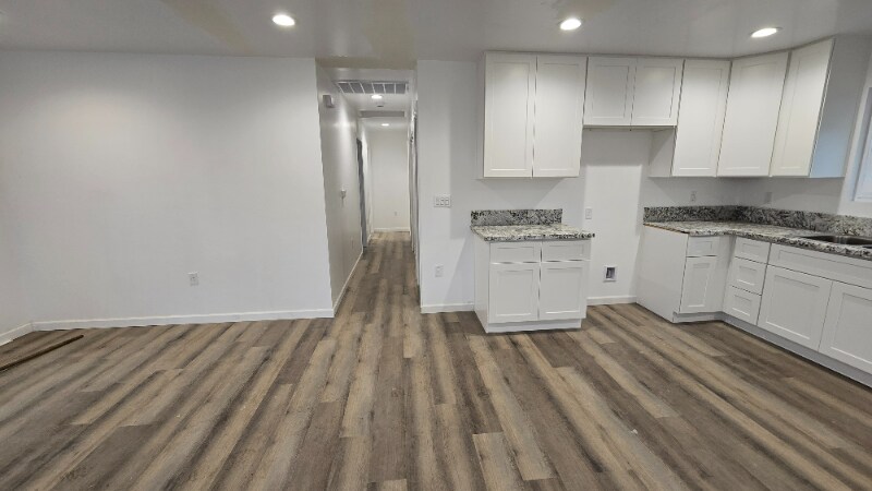 Building Photo - 725 31st St