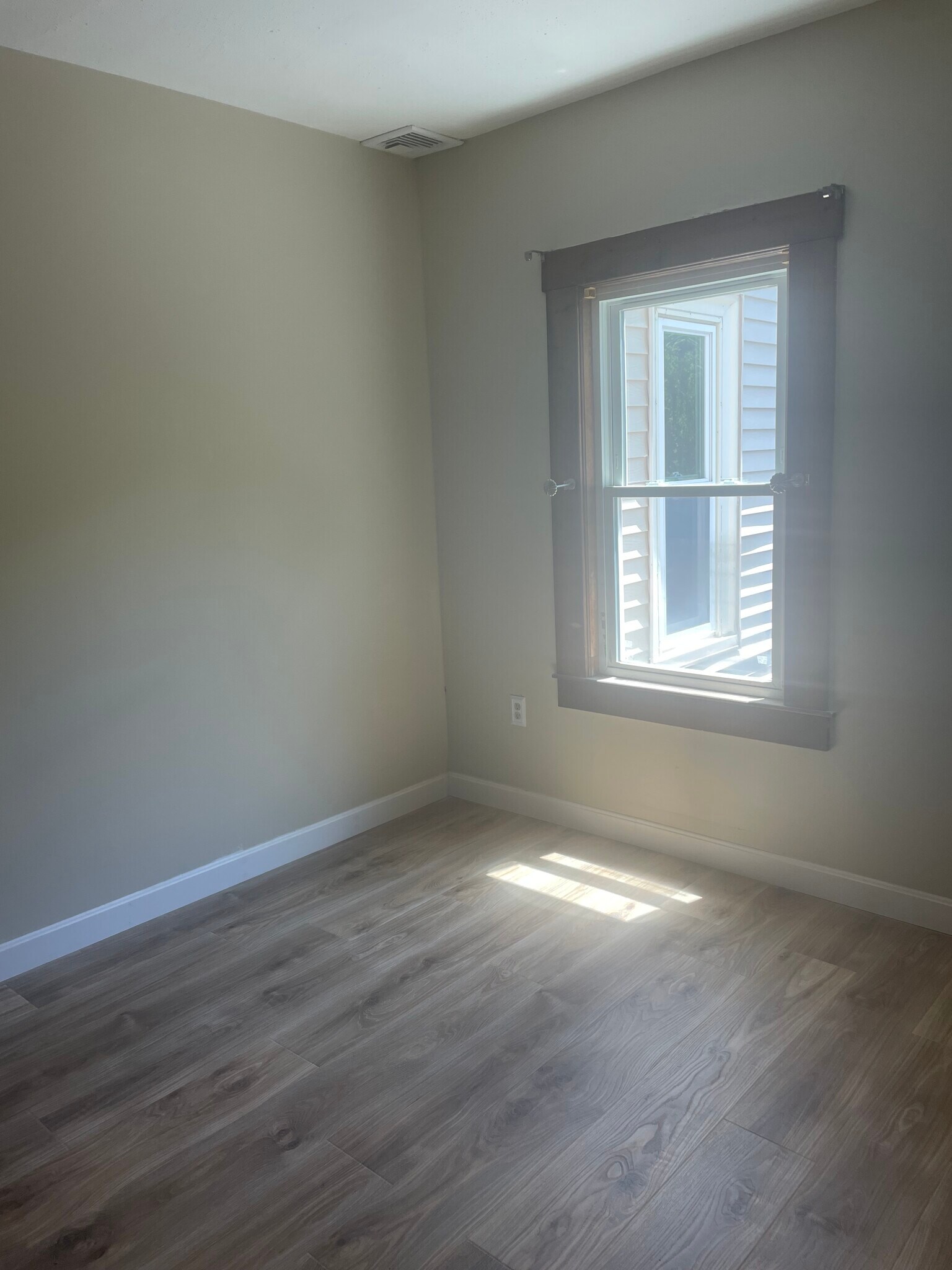 Building Photo - 74 Forest St