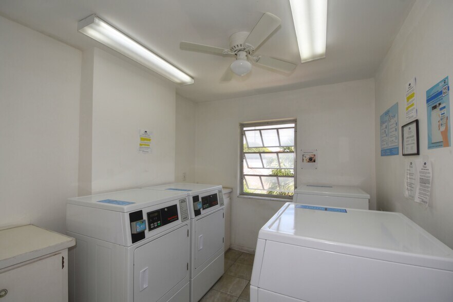 Building Photo - 2161 NE 68th St