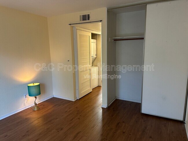 Building Photo - 1019 Dornajo Way