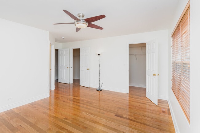 Building Photo - 593 Springbrook Trail N
