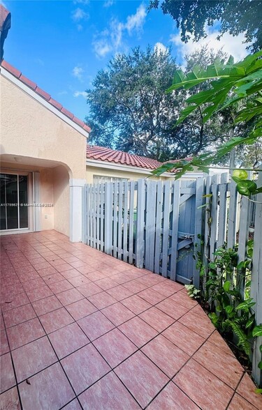 Building Photo - 1487 Springside Dr
