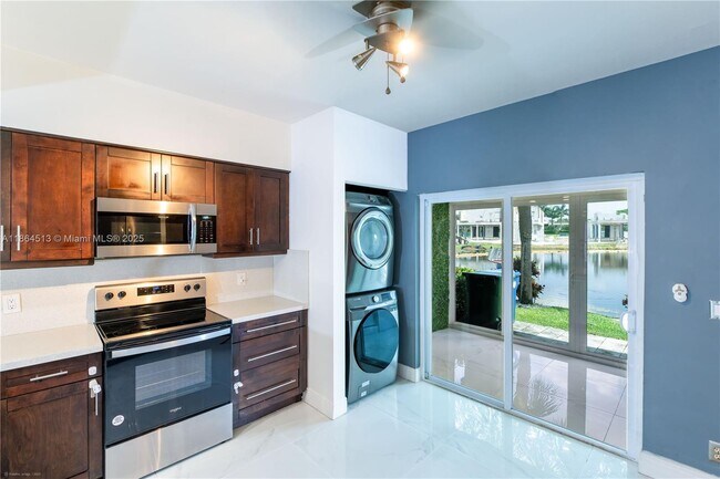 Primary Photo - 16793 Hemingway Dr