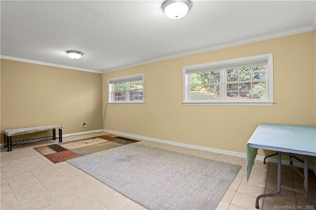 Building Photo - 60 Greenwich Hills Dr