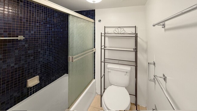 Building Photo - Beautiful 1 Bedroom 1 Bath unit Located in...