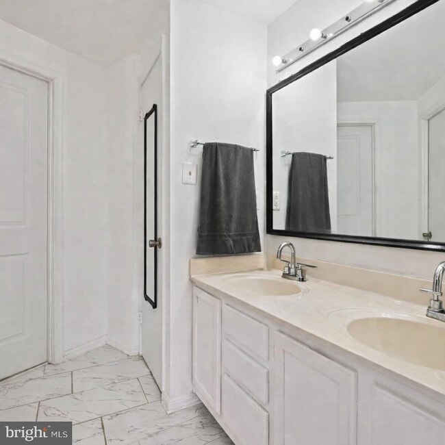 Building Photo - 1704 Quietree Dr