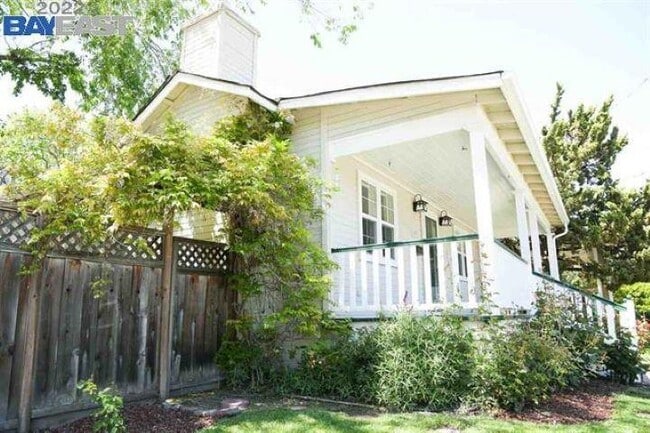 Building Photo - 1505 Brooks St