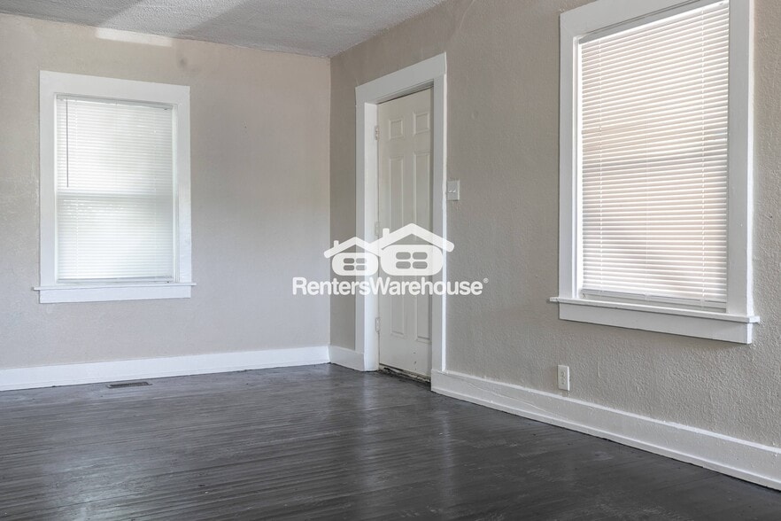 Building Photo - 1526 E 50th St