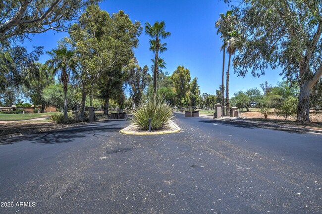 Building Photo - 7910 E Cholla St