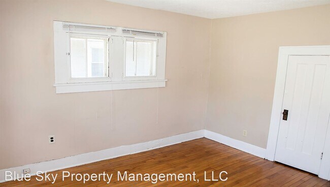 Building Photo - 4 br, 1 bath House - 400 N. Reserve St.