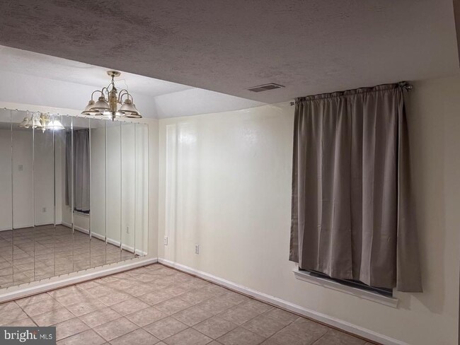 Building Photo - 2639 Middle Rd