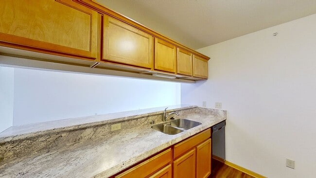 Building Photo - Condo Style Upper 2 Bedroom 1 Bathroom Apartment