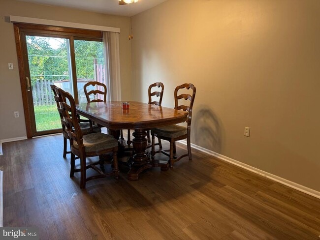 Building Photo - 34 King Charles Cir