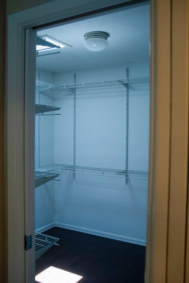 Building Photo - 3/Bedroom 3/Bath Tarpon Springs Home