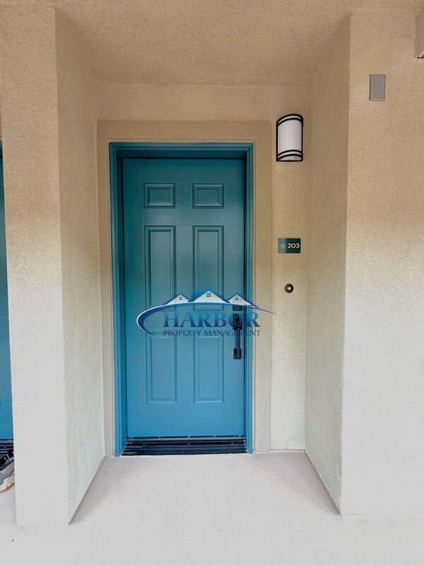 Building Photo - 927 Deep Valley Dr