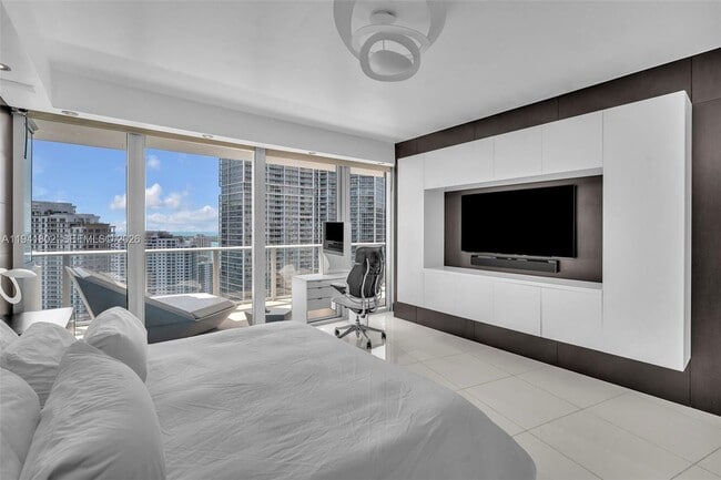 Building Photo - 200 Biscayne Blvd Way