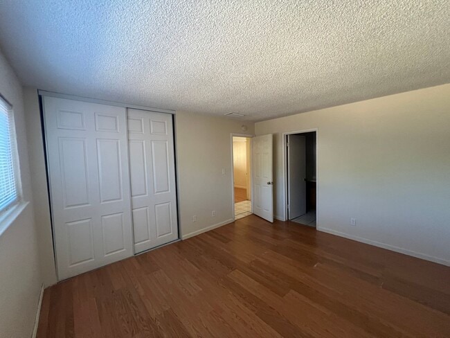 Building Photo - Single story 3 bedroom with two car garage!