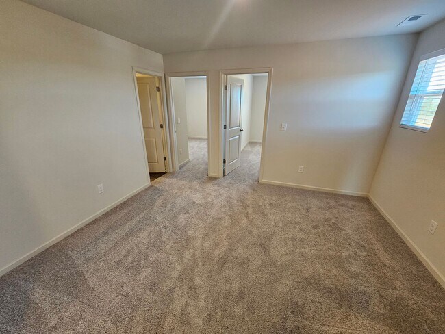 Building Photo - Brand new Townhome in Newton