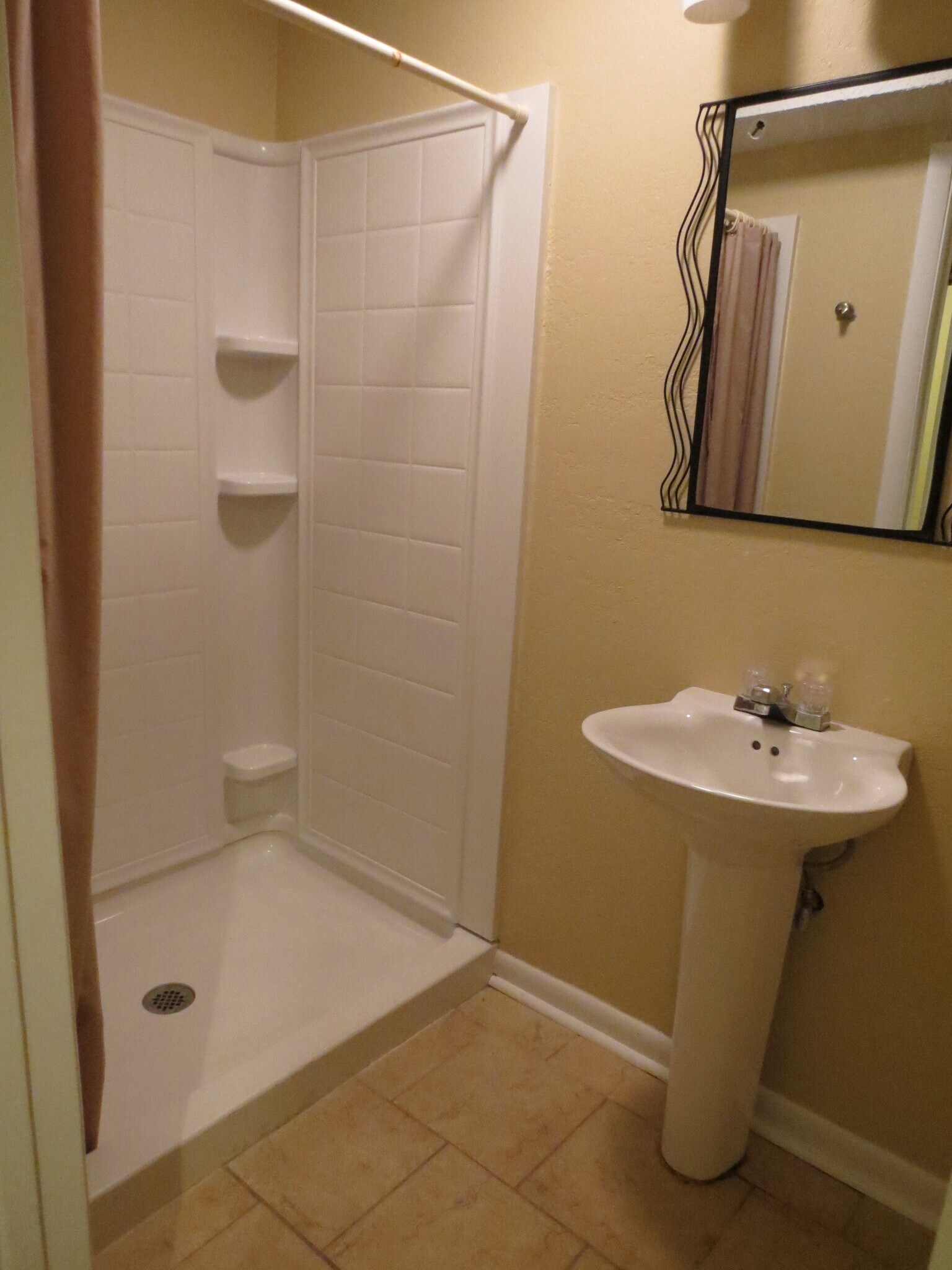 Bathroom - Basement - 725 W 19th St