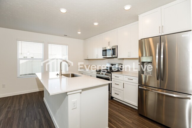 Building Photo - 896 Knowledge St