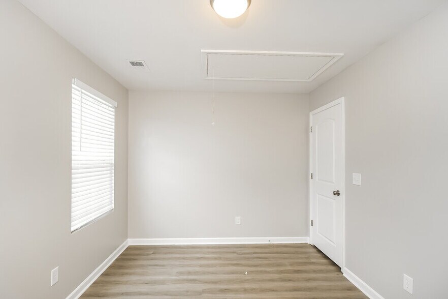 Building Photo - 15 Betty Ann Ln