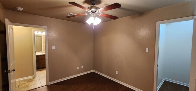 Building Photo - 3 Bed / 2 Bath Duplex - Bunny Trail Area -...