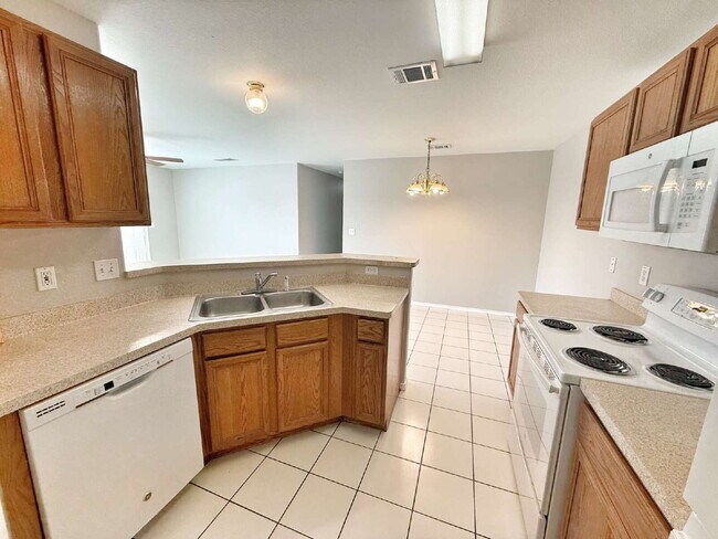 Building Photo - 3 Bedroom, 2 Bath Duplex with Yard Care Pr...