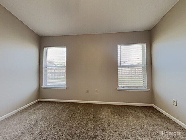 Building Photo - 3925 Hideaway Lane