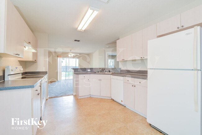 Building Photo - 743 Pelican Ct