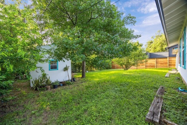 Building Photo - 3BR 2BA Home in East Austin – Near Univers...