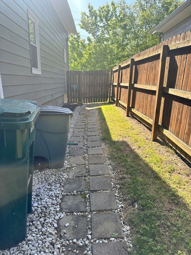 Building Photo - Great Newly Remodeled 3 bed in Madisonvill...