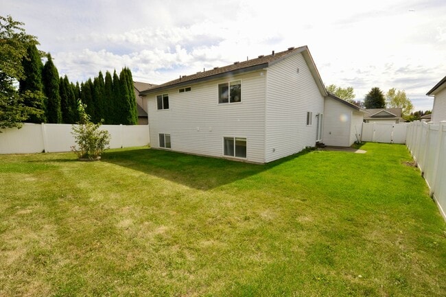 Building Photo - 7682 N Joanna Dr