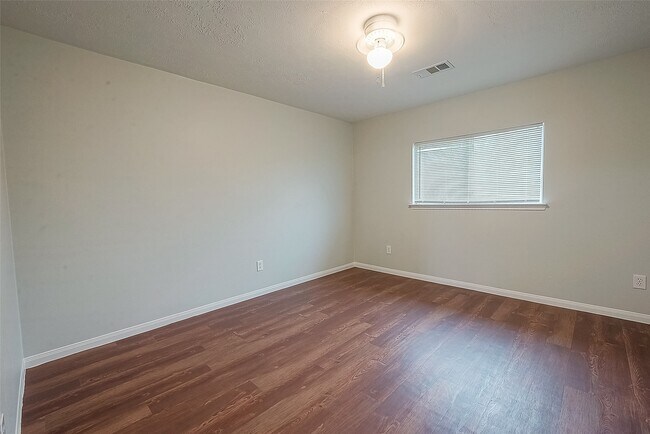 Building Photo - 17523 Coventry Oaks Dr