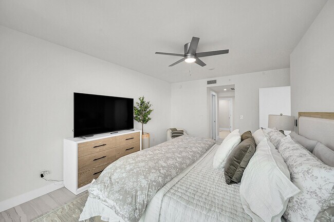 Building Photo - 730 N Ocean Blvd